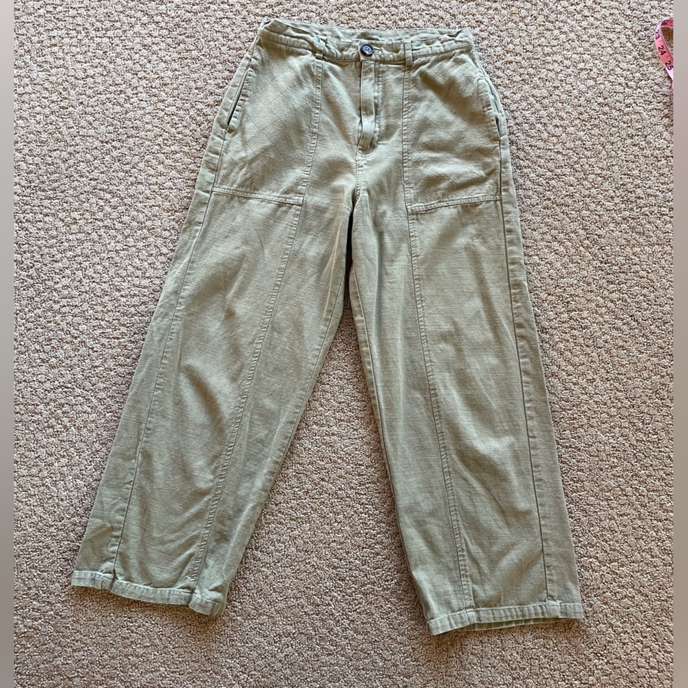 green cropped high waisted pants